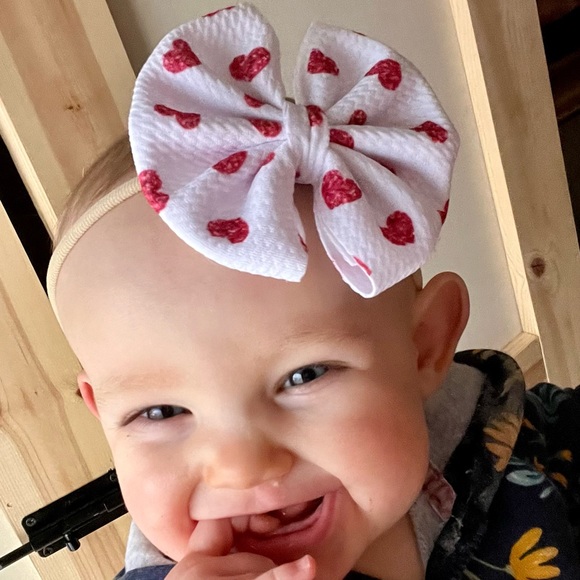 Valentines Baby/Girl Bow on Nylon Band - Picture 3 of 3